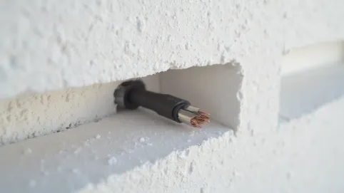 Jak schować kabel w styropianie