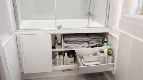 Zabudowa wanny ze schowkiem